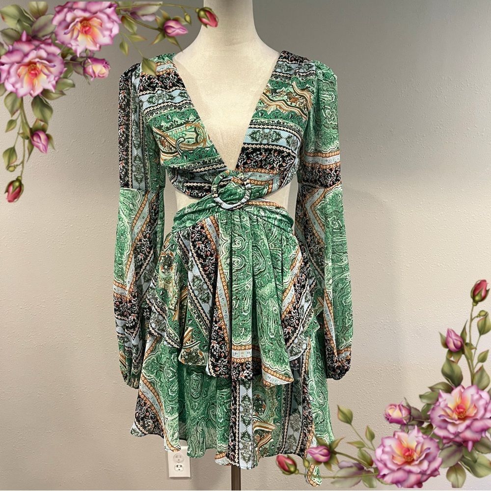 Luxxel cut out long sleeve Paisley mini Dress size small